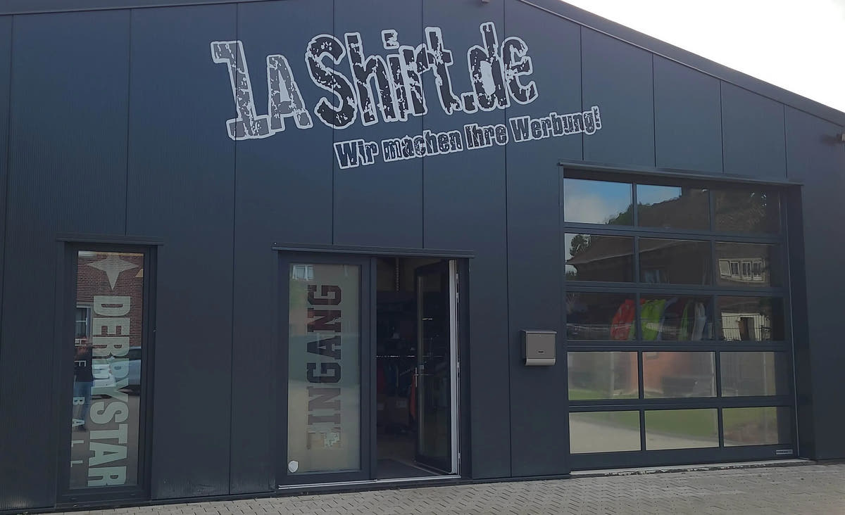 Ladenlokal von Teamdealer und 1aShirt, Auricher Straße 128 in Emden